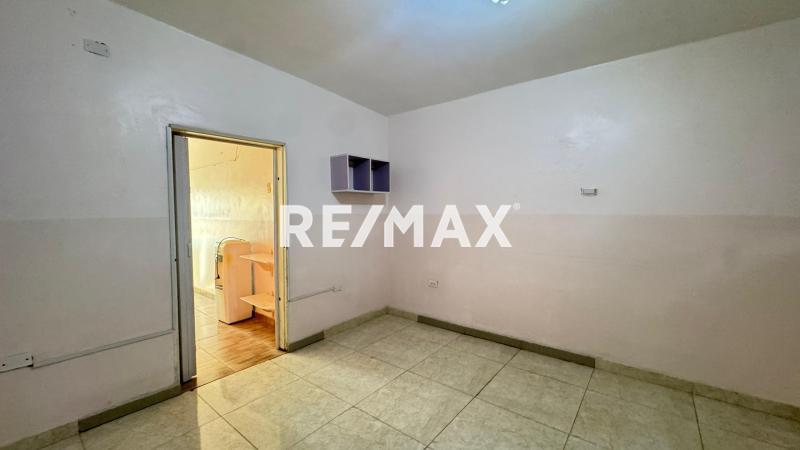 En Venta Local Comercial Calle Bachiller Peña, Urb. Puerta Maraven. Punto Fijo