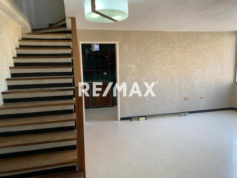 En Alquiler Apartamento Urb Zarabon