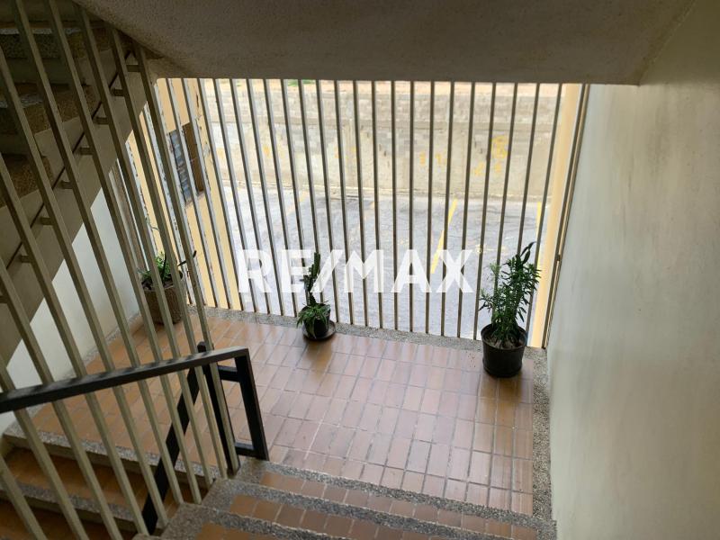 En Alquiler Apartamento Urb Zarabon