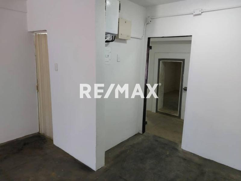 En Venta Local Comercial Urbanización Zarabon.