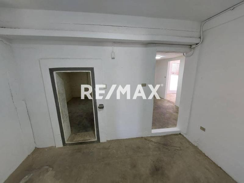 En Venta Local Comercial Urbanización Zarabon.