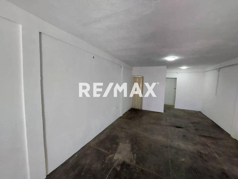 En Venta Local Comercial Urbanización Zarabon.