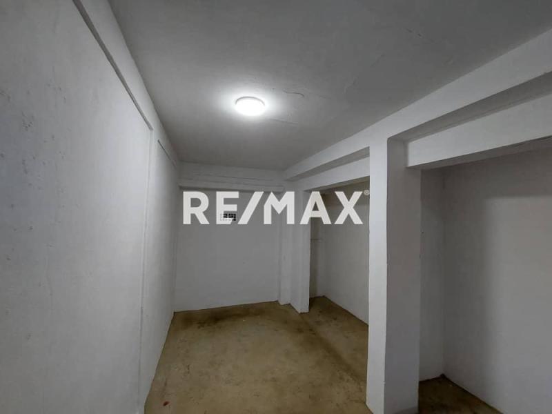 En Venta Local Comercial Urbanización Zarabon.