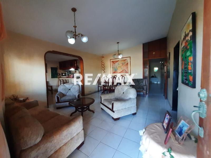 En Venta Casa o TownHouse PUERTA MARAVEN CALLE CURIMAGUA