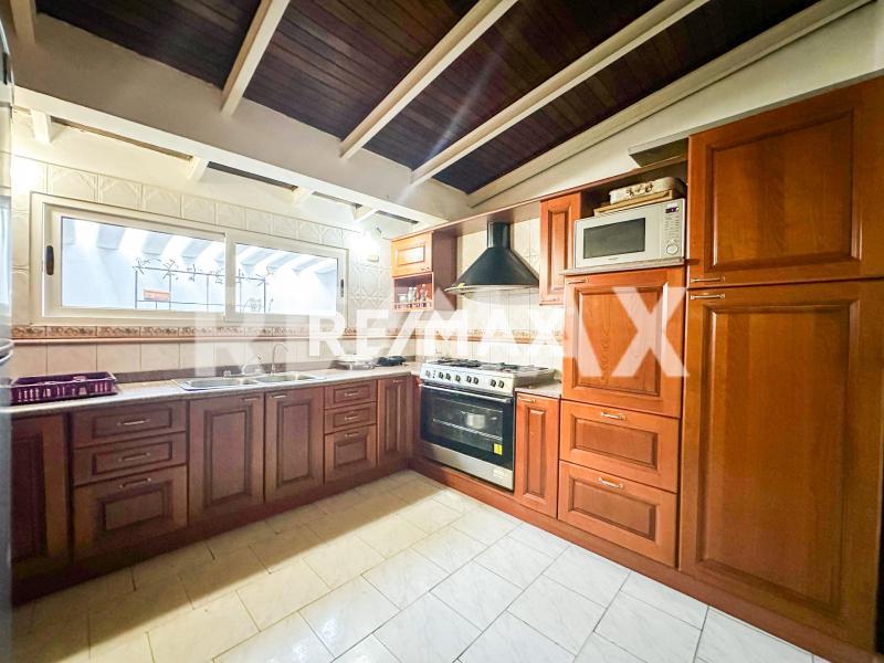 En Alquiler Casa o TownHouse PUERTA MARAVEN URB. DE MARAQUIVA