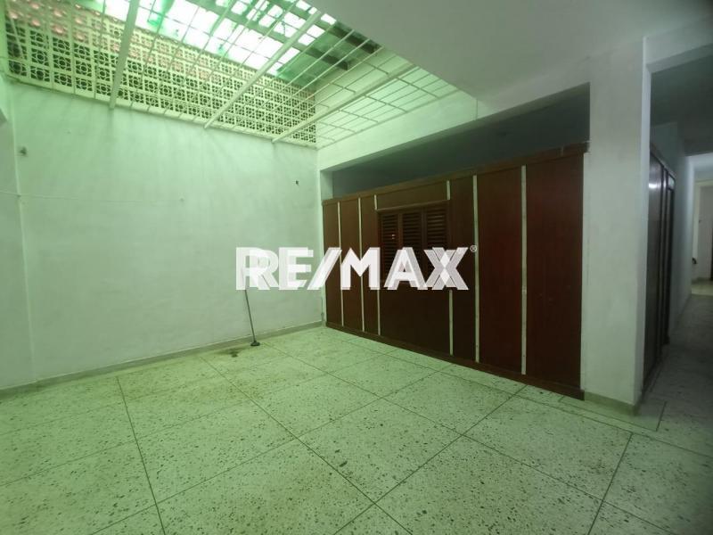 En Venta Edificio Calle Arismendi, Punto Fijo Municipio Carirubana, Estado Falcon. VEN