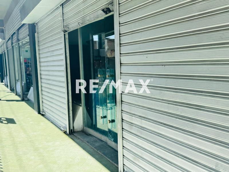 En Alquiler Local Comercial Avenida Bolivar, Centro, Punto Fijo, Falcón, 4102, VEN