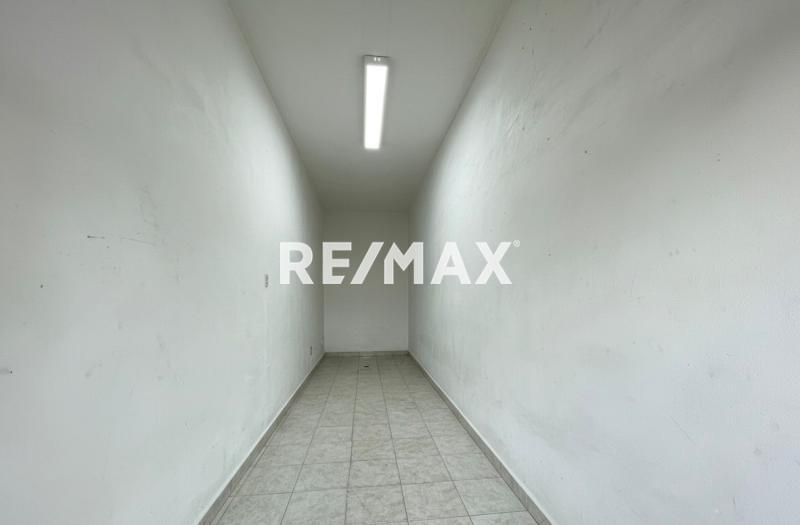 En Alquiler Local Comercial Avenida Bolivar, Centro, Punto Fijo, Falcón, 4102, VEN