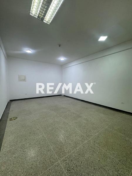 En Alquiler Local Comercial Avenida Bolivar, Centro, Punto Fijo, Falcón, 4102, VEN