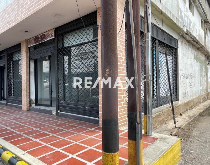 En Alquiler Local Comercial Avenida Bolivar, Centro, Punto Fijo, Falcón, 4102, VEN