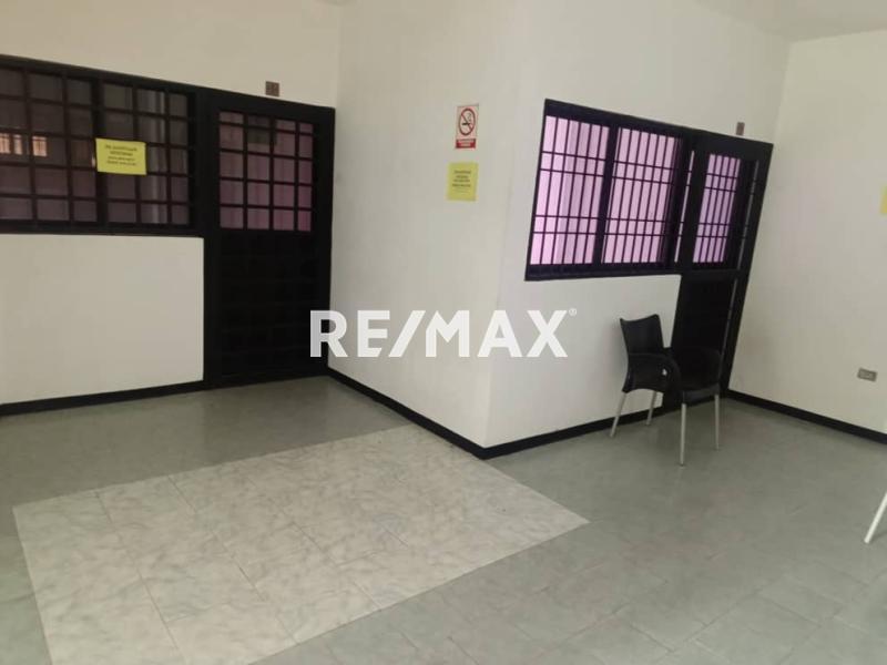 En Alquiler Local Comercial Avenida Pumarrosa, Caja de Agua, Punto Fijo, Falcón, 4102, VEN