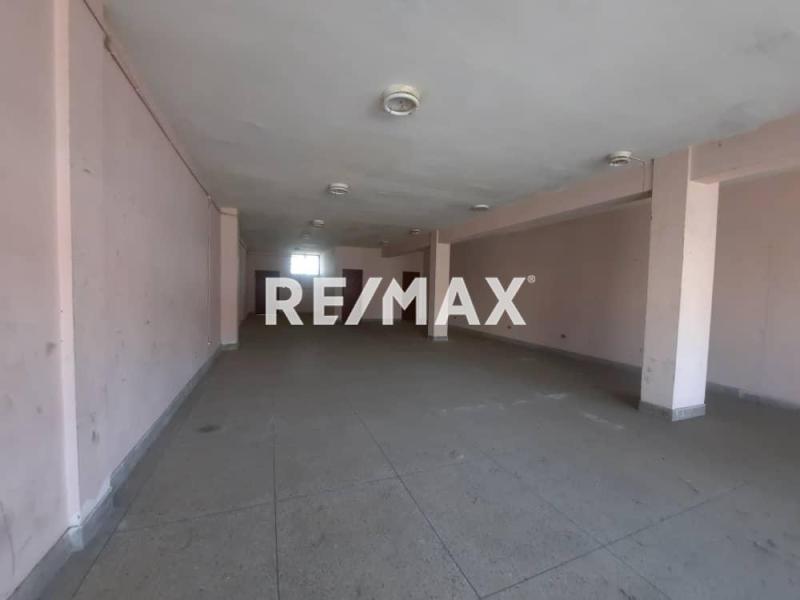 En Alquiler Local Comercial Urb. Santa Fe. Calle Arsenio Nava entre las Avenidas Jacinto Lara y Pumarosa  Punto Fijo Edo Falcon.