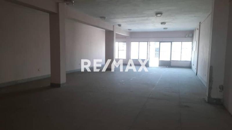 En Alquiler Local Comercial Urb. Santa Fe. Calle Arsenio Nava entre las Avenidas Jacinto Lara y Pumarosa  Punto Fijo Edo Falcon.