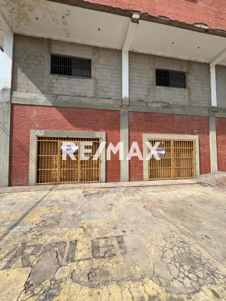 En Alquiler Local Comercial CALLE COMERCIO DE PUNTO FIJO