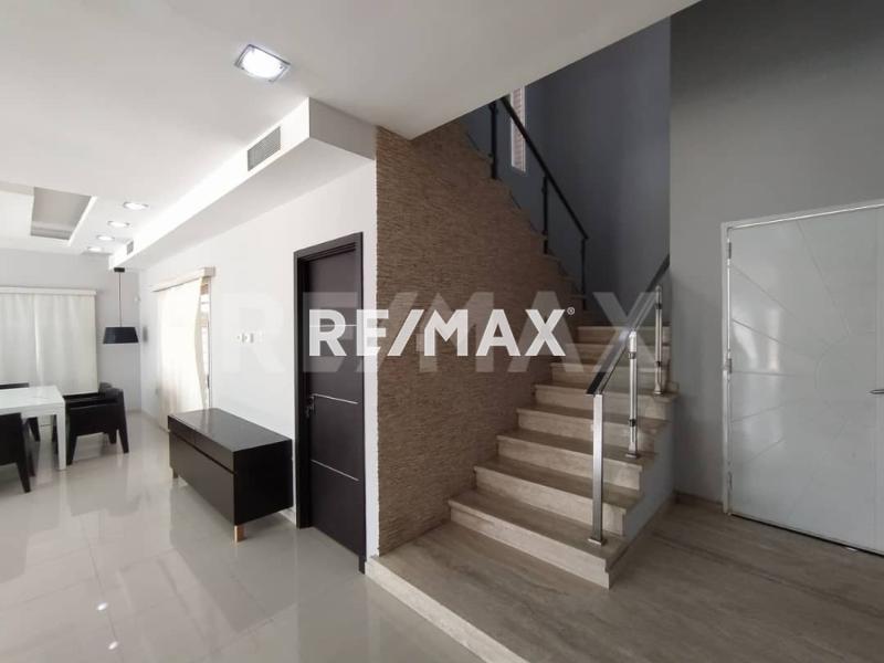 En Alquiler Casa o TownHouse Urb. Villas Paraiso,  Punto Fijo Estado Falcon