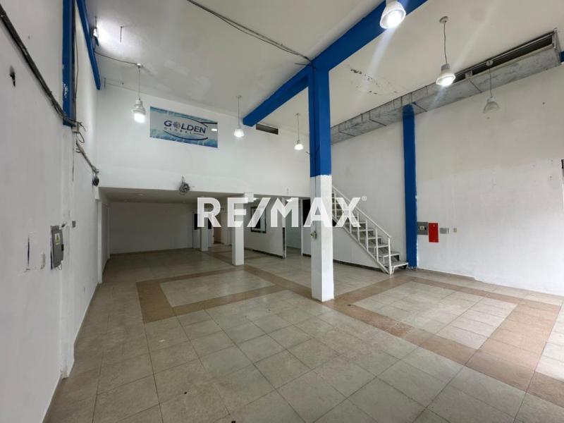 En Venta Local Comercial Avenida Ollarvides, Puerta Maraven, Cardón, Falcón, 4167, VEN