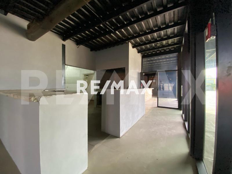 En Venta Local Comercial Avenida Ollarvides, Puerta Maraven, Cardón, Falcón, 4167, VEN