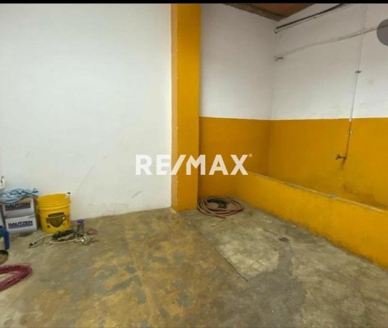 En Venta Local Comercial Avenida Ollarvides, Puerta Maraven, Cardón, Falcón, 4167, VEN