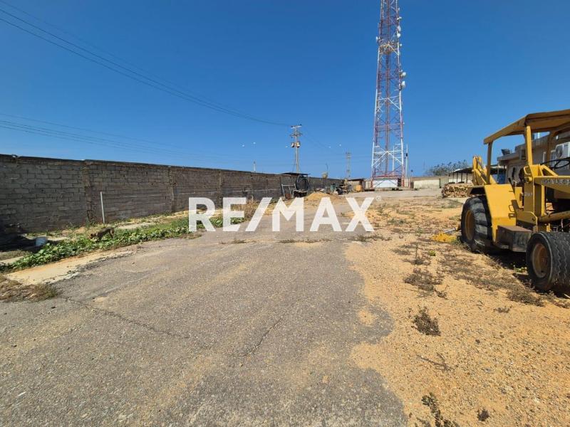 En Venta Local Industrial y Galpón Urb. Brisamar, Cardón, Falcón, 4154, VEN