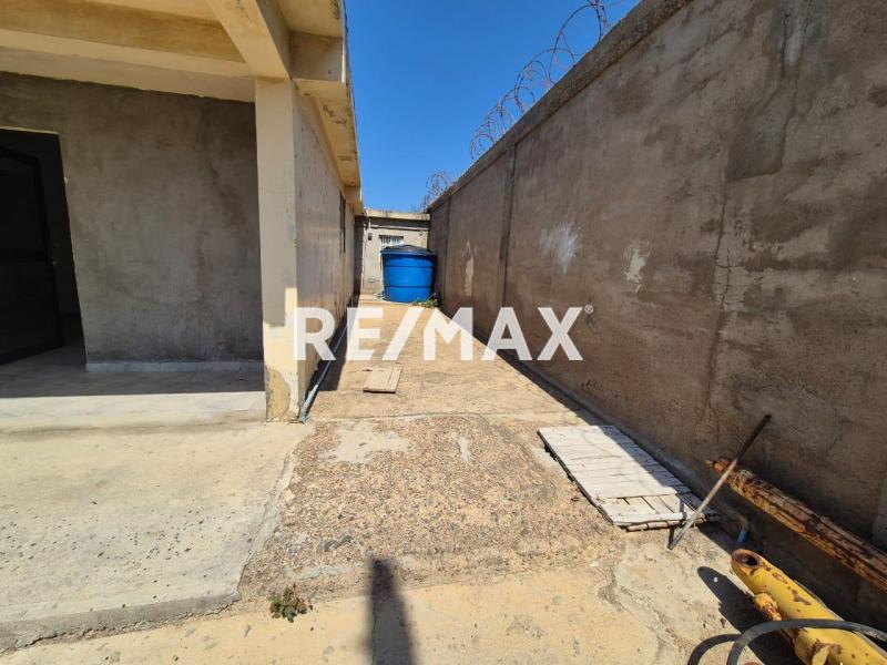 En Venta Local Industrial y Galpón Urb. Brisamar, Cardón, Falcón, 4154, VEN