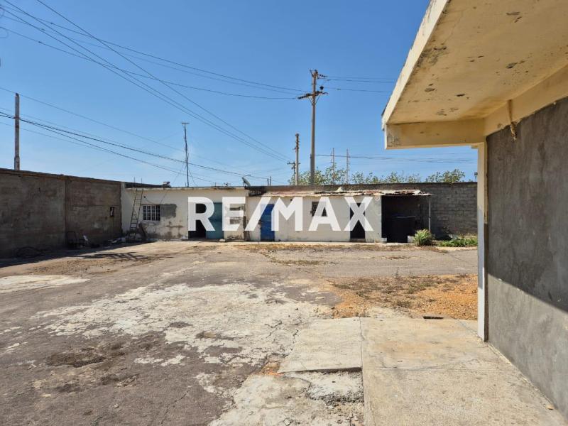 En Venta Local Industrial y Galpón Urb. Brisamar, Cardón, Falcón, 4154, VEN