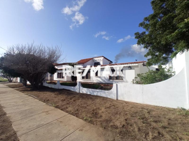 En Venta Casa o TownHouse Urbanización Judibana, Falcón, Venezuela.