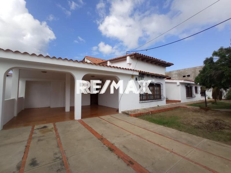 En Venta Casa o TownHouse Urbanización Judibana, Falcón, Venezuela.