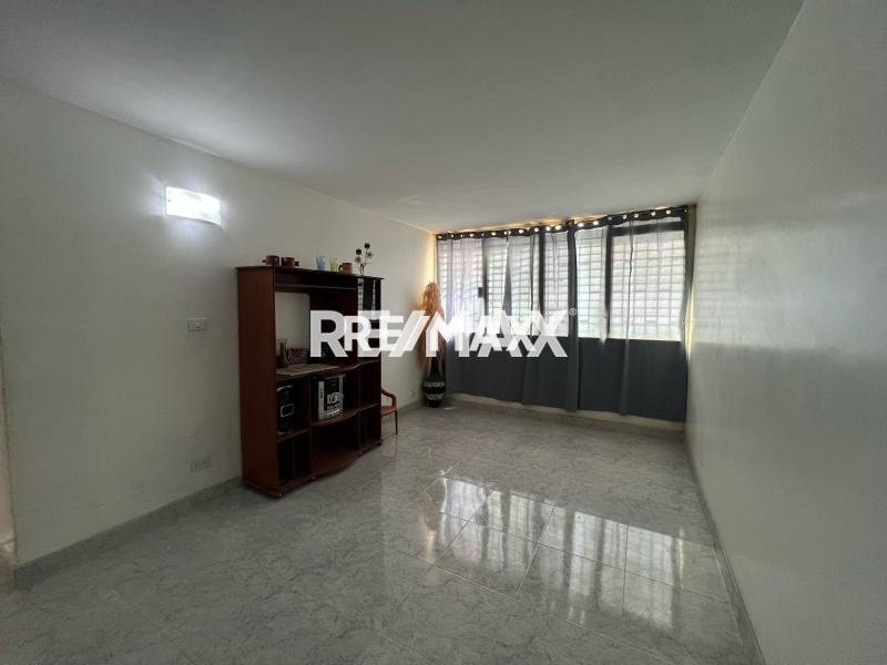 En Venta Apartamento Avenida Girardot, Centro, Punto Fijo, Falcón, 4102, VEN