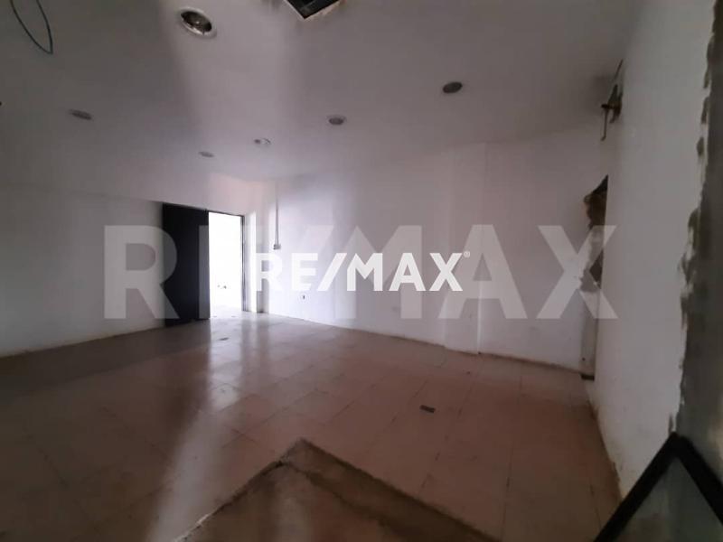 En Alquiler Local Comercial Av. Girardot C.C. Punto Fijo Plazas, Punto Fijo, Municipio Carirubana del Estado Falcon, Venezuela.