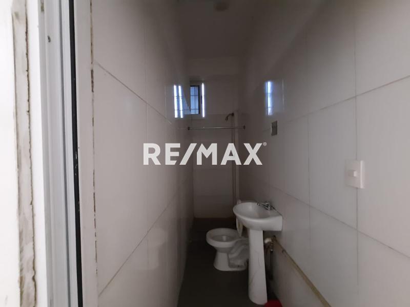 En Alquiler Local Comercial Santa Irene, C.C Punto Fijo Plaza, Punto Fijo, Municipio Carirubana del Estado Falcon, Venezuela.