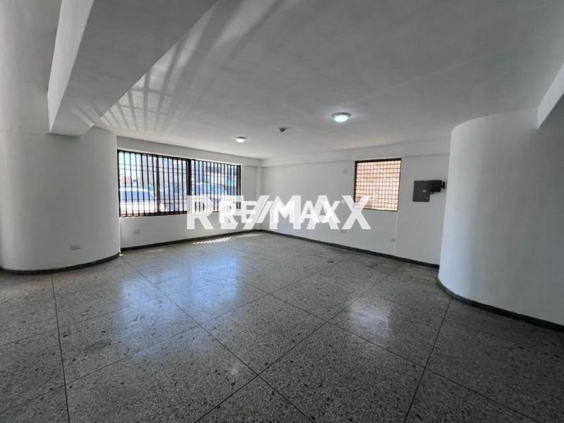 En Alquiler Local Comercial Av. Jacinto Lara