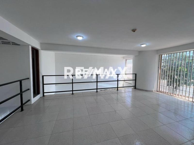 En Alquiler Local Comercial Av. Jacinto Lara