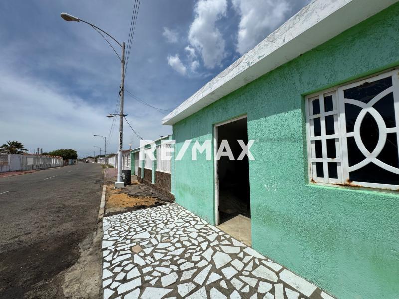 En Venta Casa o TownHouse Avenida 11, Puerta Maraven, Cardón, Falcón, 4154, VEN