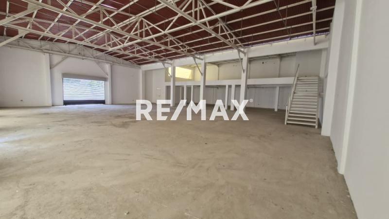 En Alquiler Local Comercial Avenida Ollarvides, Puerta Maraven, Cardón, Falcón, 4154, VEN