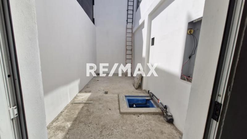 En Alquiler Local Comercial Avenida Ollarvides, Puerta Maraven, Cardón, Falcón, 4154, VEN