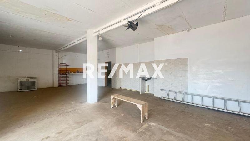 En Alquiler Local Comercial Avenida Ollarvides, Puerta Maraven, Cardón, Falcón, 4154, VEN