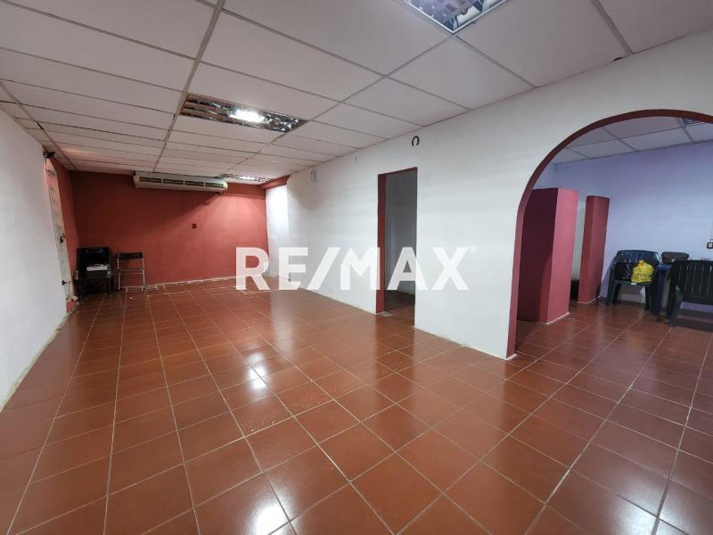 En Alquiler Local Comercial Avenida Ollarvides, Puerta Maraven, Cardón, Falcón, 4154, VEN