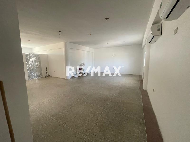 En Alquiler Local Comercial Avenida Ollarvides, Puerta Maraven, Cardón, Falcón, 4154, VEN