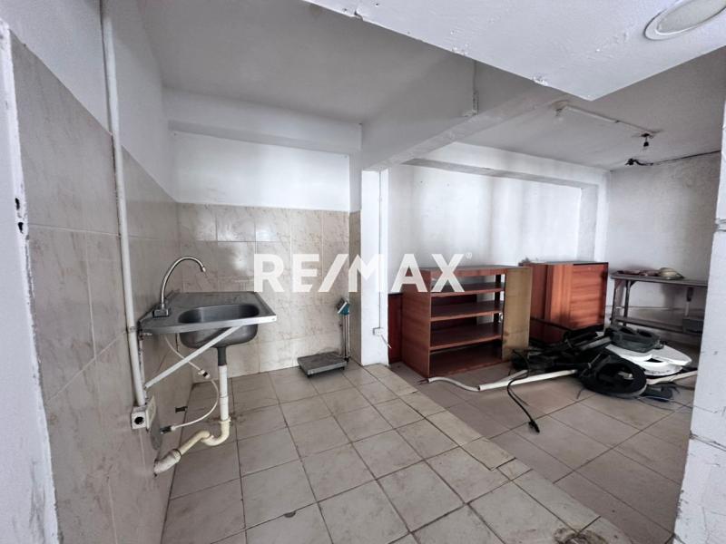 En Alquiler Local Comercial Avenida Ollarvides, Puerta Maraven, Cardón, Falcón, 4154, VEN