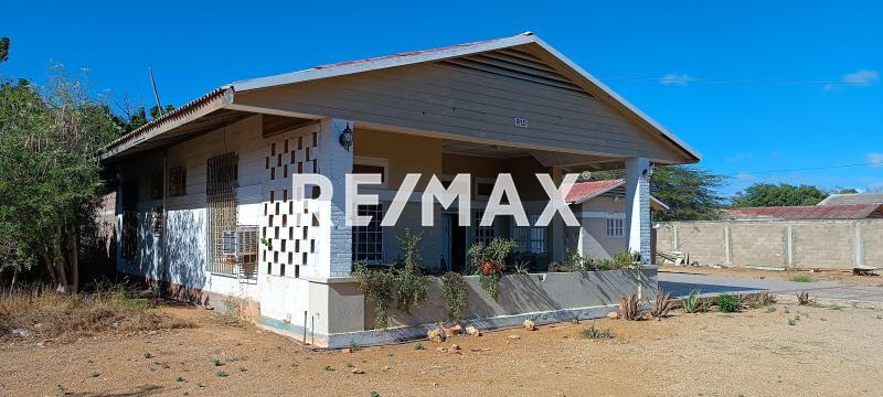 En Venta Casa o TownHouse Urb Santa Irene, Punto fijo