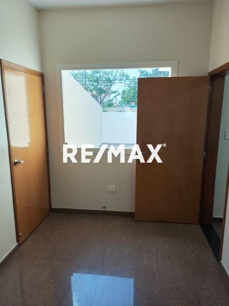 En Alquiler Casa o TownHouse Urbanización Casacoima.