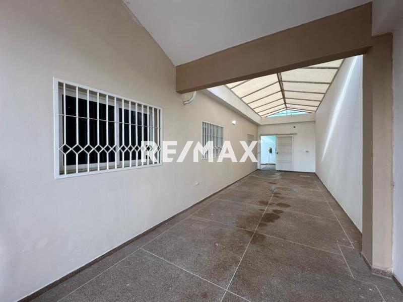 En Alquiler Casa o TownHouse Urbanización Casacoima.