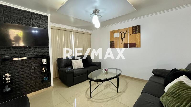 En Alquiler Casa o TownHouse Urbanización Casacoima.