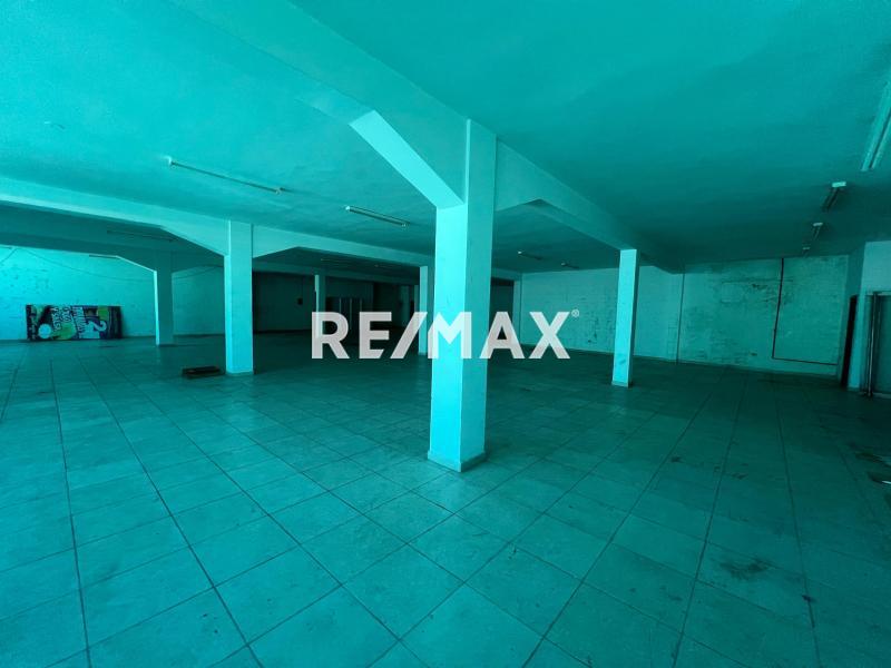 En Venta Local Industrial y Galpón CALLE ECUADOR , ENTRE LA CALLE ZAMORA Y CALLE GARCES PUNTO FIJO