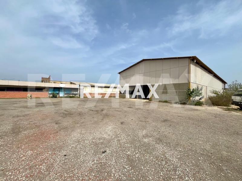 En Venta Local Industrial y Galpón CALLE ECUADOR , ENTRE LA CALLE ZAMORA Y CALLE GARCES PUNTO FIJO