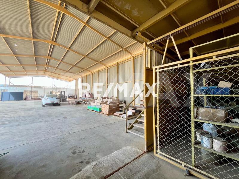 En Venta Local Industrial y Galpón CALLE ECUADOR , ENTRE LA CALLE ZAMORA Y CALLE GARCES PUNTO FIJO