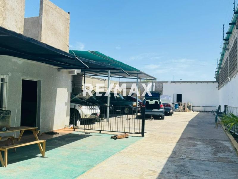 En Venta Local Industrial y Galpón Cujicana