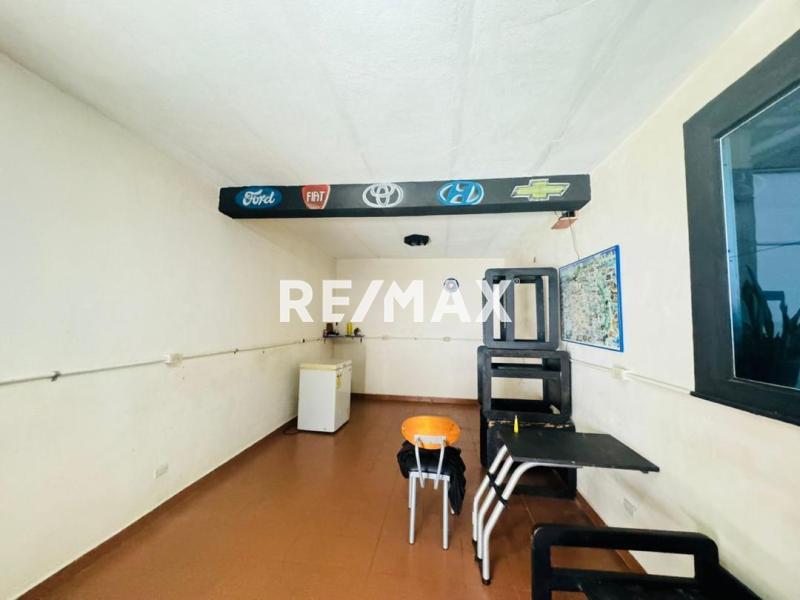 En Venta Local Industrial y Galpón Cujicana