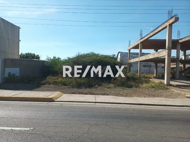 En Venta Terreno y Parcela Caja de Agua.