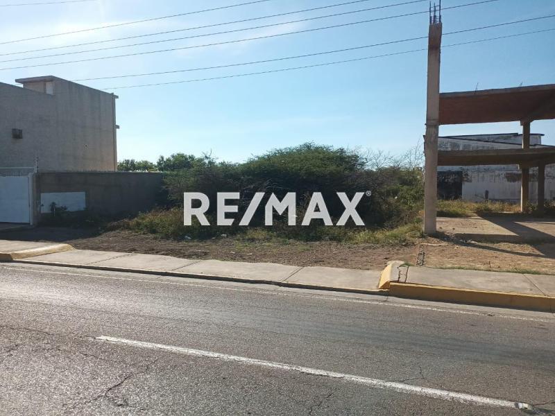 En Venta Terreno y Parcela Caja de Agua.